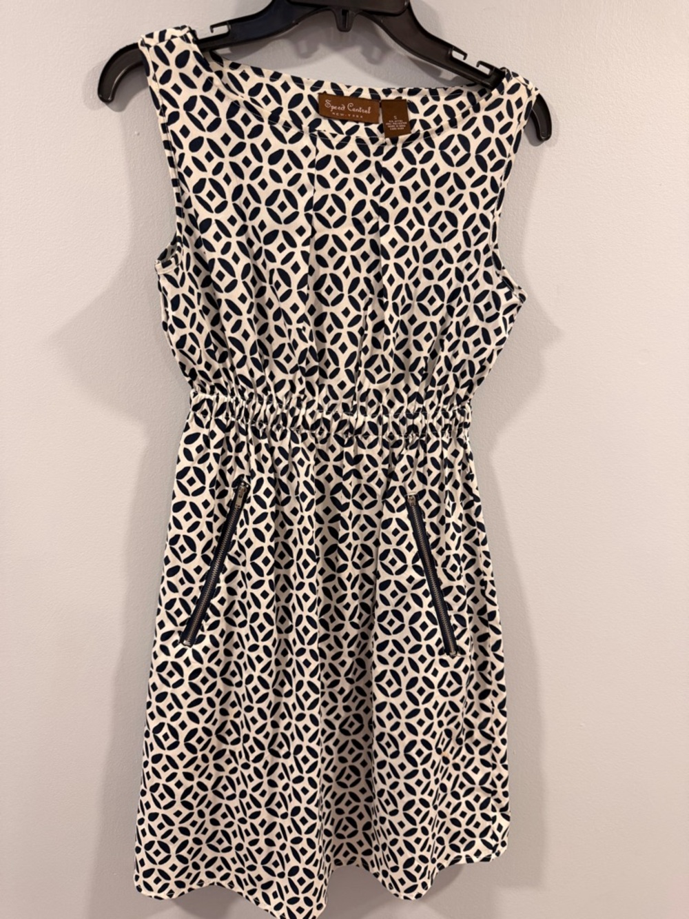 Spot Control Sleeveless Geometric Print Dress - Navy & White